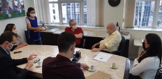 Representantes da instituição estiveram com o jornalista em São Paulo. Foto: Kennedy Andrés/Portal TT