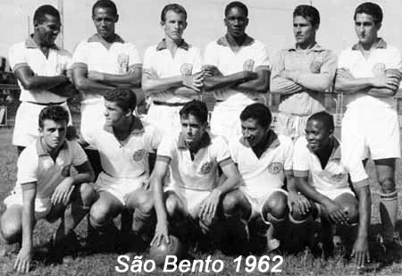 Paraná no São Bento de Sorocaba-SP, em 1962. Em pé: Julião, Odorico, Nestor, Paulinho, Ceci e Salvador. Agachados: Afonsinho, Cabralzinho, Picolé, Bazaninho e Paraná.