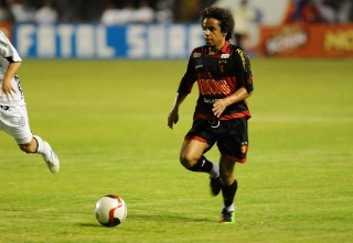 Lembre dos jogadores "baixinhos" que fizeram sucesso no mundo da bola