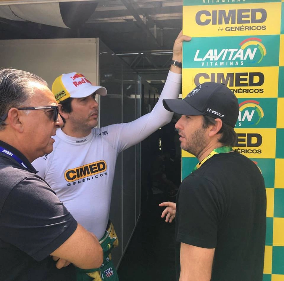 Galvão Bueno e os dois filhos, Cacá Bueno e Popó Bueno em 09 de setembro de 2017, em frente aos boxes da Cime Racing, no Autódromo de Londrina-PR. Foto: Rodrigo França