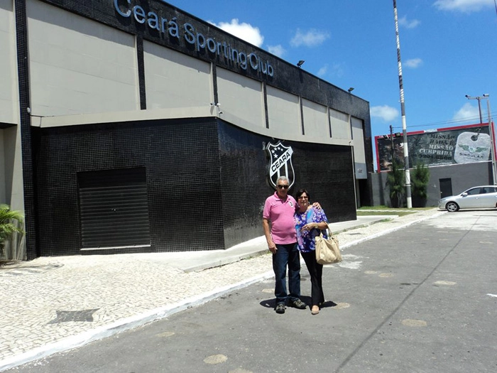 Em frente à sede do Ceará, em 2013