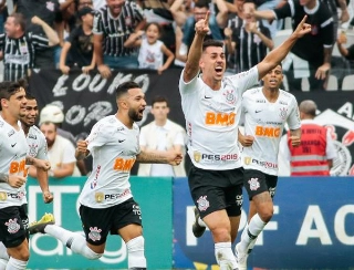 Avelar brinca após gol e título: "Alô, Andrés, estou esperando o contrato!"