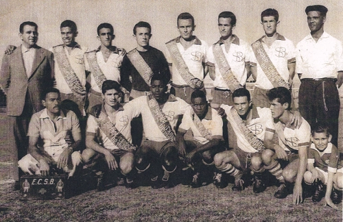 Nova imagem de Paraná nas categorias de base do São Bento, esta em 1959. O ex-atacante é o quarto da esquerda para a direita