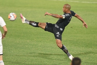 Meia uruguaio se lesionou em jogo do Peixe contra o Olímpia pela Libertadores. Foto: Ivan Storti/Santos FC