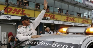 F1: Hamilton conquista primeira pole do ano, na Austrália. Massa parte em 6º