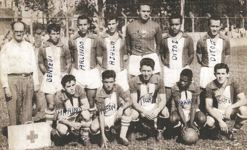 Vejam o Teba em 1958. Em pé estão o massagista José, Bentevi, Arlindo, Ayala, Julio, Dito e Ditinho; agachados vemos Marino, Afonsinho, Ticão, Paraná e Larrubia