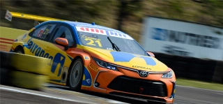 Piloto da Ipiranga Racing larga na frente na prova deste sábado. Foto: Duda Bairros/Vicar