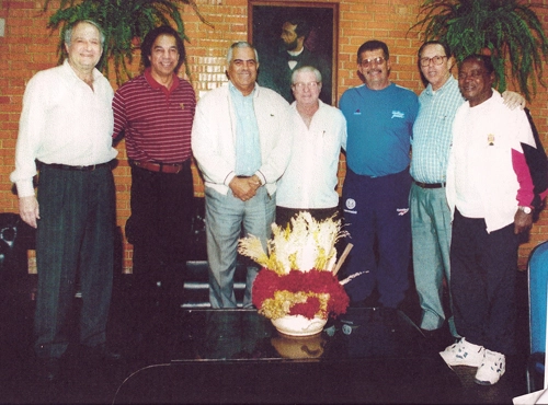 Amigos de longa data reunidos em Sorocaba; da esquerda para a direita estão Dr. Edson, Juca, Biter, Mickey, Nenê (Peito de Pombo), Américo de Carvalho e Paraná