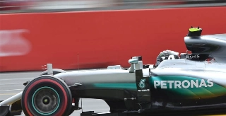 F1: Mercedes começa a temporada com dobradinha na Austrália. Alonso bate e capota