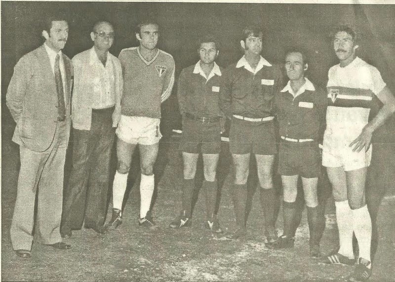 Waldir é o terceiro (da esquerda para a direita) e Chicão, o último. Os dois participaram de evento na cidade de Garça em 1978.