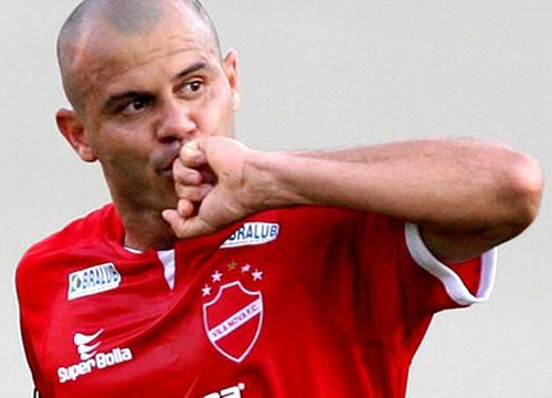 Roni - Ex-atacante de Vila Nova, Fluminense e Santos