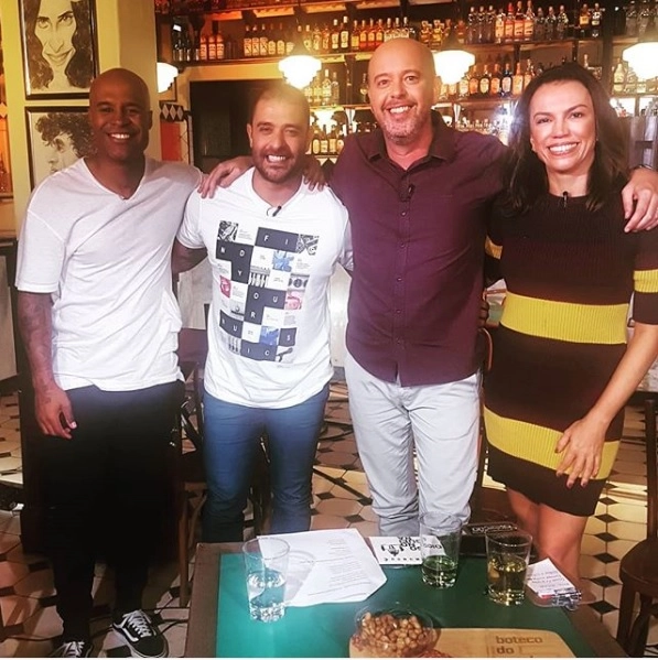 Em 13 de abril de 2018, Marcos Assunção, Diogo Nogueira, Alex Escobar e Ana Paula Araújo gravam o quadro “Boteco do Escobar”, (do SportTV) no Buteco Tradicional, Recreio, Rio de Janeiro. (Foto: Reprodução – Instagram @marcosassuncao20)