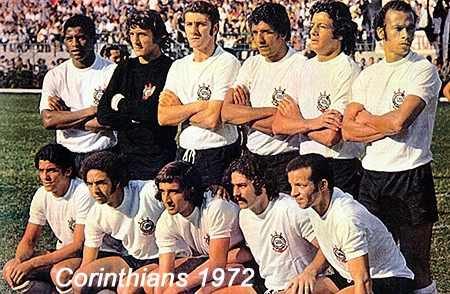 No dia 17 de setembro de 1972, o Corinthians empatou em 1x1 com o Atlético MG, no Pacaembu, em jogo válido pela primeira fase do Brasileirão daquele ano. Arnaldo César Coelho apitou a partida que levou 40 mil corintianos ao Paulo Machado de Carvalho. Tião marcou para o Corinthians e Romeu empatou o jogo. O Atlético Mineiro, do técnico Telê Santana, entrou em campo com: Mussula, Cincunegui, Raul Fernandes, Vantuir e Cláudio; Oldair e Vanderlei; Paulinho, Dario, Humberto Ramos (depois China) e Romeu. Acima, confira o Corinthians, do técnico Duque, que iniciou a porfia. Em pé: Zé Maria, Sidney, Baldocchi, Dirceu Alves, Luis Carlos Galter e Pedrinho. Agachados: Vaguinho, Tião, Carlos Alberto Garcia, Rivellino e Aladim