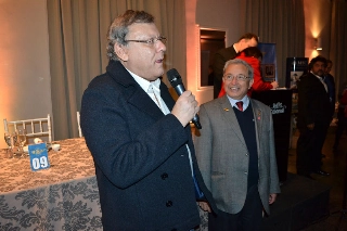 Rotariano Hiroshi Shimuta comanda no “Buffet Colonial” a “Festiva de Transmissão e Posse” para Stela Shigueko Shimba no Ano Rotário 2014-2015.