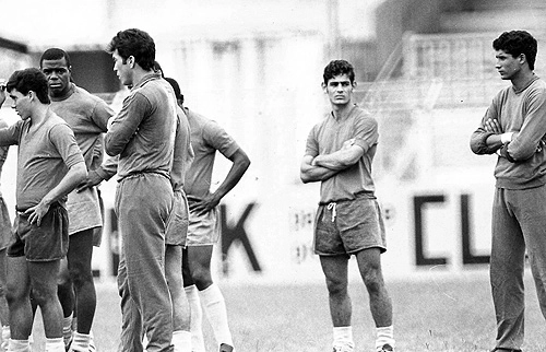 Da esquerda para a direita, em treino do Corinthians: Eduardo, Barbosinha, Diogo, Rivellino e o goleiro Alexandre