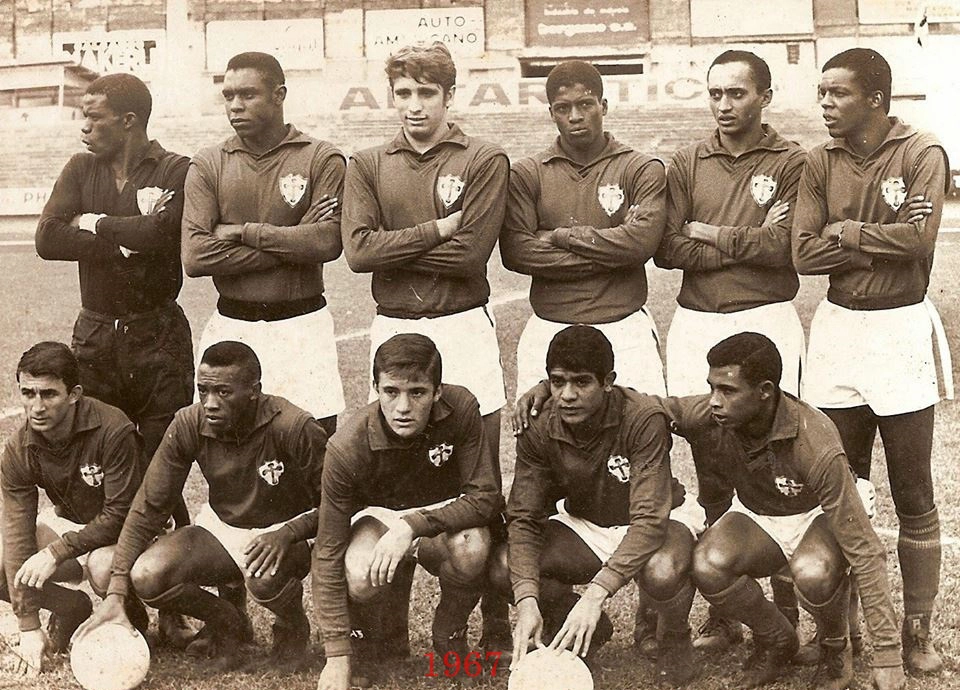 Bela formação da Portuguesa no final da década de 60. Em pé: Orlando Gato Preto, Luizão (ex-Bragantino), Marinho Peres, Zé Maria, Lorico e Augusto; Agachado: Ratinho, Ivair, Leivinha, Paes e Rodrigues. Foto enviada pelo internauta Edgard Martins