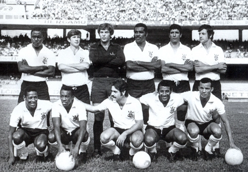 Em pé: Miranda, Fogueira, Ado, Ditão, Dirceu Alves e Luís Carlos Galter. Agachados: Paulo Borges, Ivair, Rivellino, Benê e Aladim