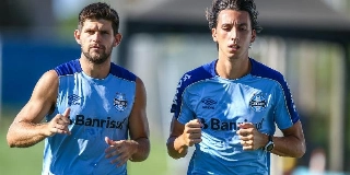 Zagueiros gremistas estavam afastados por testarem positivo para o novo coronavírus. Foto: Lucas Uebel/Grêmio FBPA