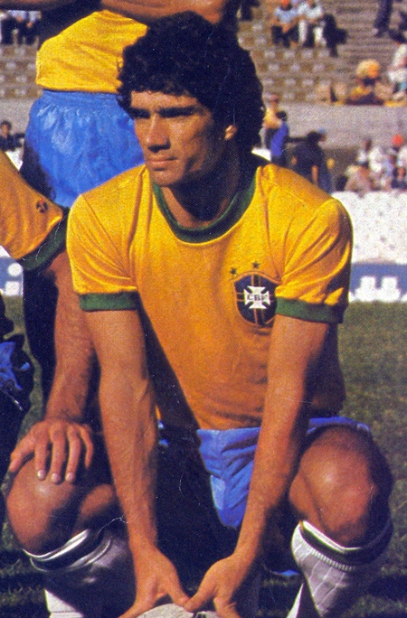 Zé Sérgio chegou ao São Paulo trazido pelas mãos do seu primo, o craque Roberto Rivellino. Com 19 anos, já era titular absoluto da equipe do Morumbi. Aqui, está com a camisa da Seleção Brasileira em 1981, um dos melhores anos de sua carreira
