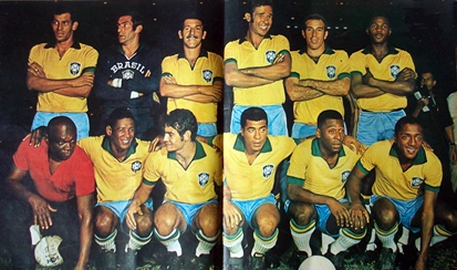 Seleção Brasileira de 1968 com os melhores do Robertão daquele ano. Em pé vemos Carlos Alberto, Félix, Roberto Dias, Brito, Gérson e Everaldo; agachados Mário Américo, Paulo Borges, Rivellino, Jairzinho, Pelé e Paulo César. Foto enviada pelo internauta Walter Peres