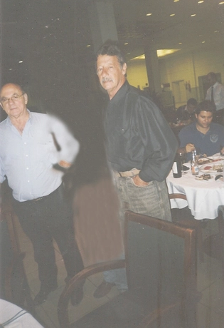 Dino Sani, e Luís Carlos Galter. Sentado, à mesa, está o empresário Rafael Magnoni Neves