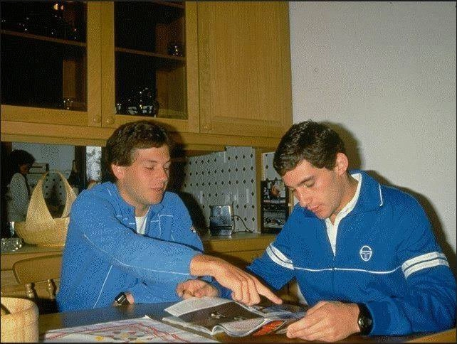 Os amigos Mauricio Gugelmin e Ayrton Senna na Inglaterra, no final dos anos 80. Foto: Divulgação