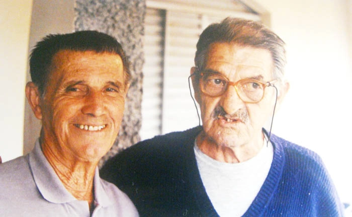 Diogo e Américo jogaram juntos no Bugre na década de 60. Foto enviada por Roberto Ponzo, filho de Diogo 