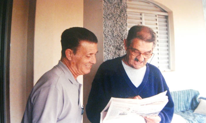 Diogo e Américo relembrando os tempos em que eram jogadores. Foto enviada por Roberto Ponzo, filho de Diogo 
