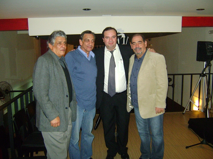 Vaguinho, Dr. Osmar de Oliveira, André Martinez e Rivellino durante o lançamento do livro 