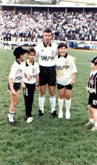 Neto, craque corintiano, antes de jogo do Timão contra o Guarani no estádio Brinco de Ouro