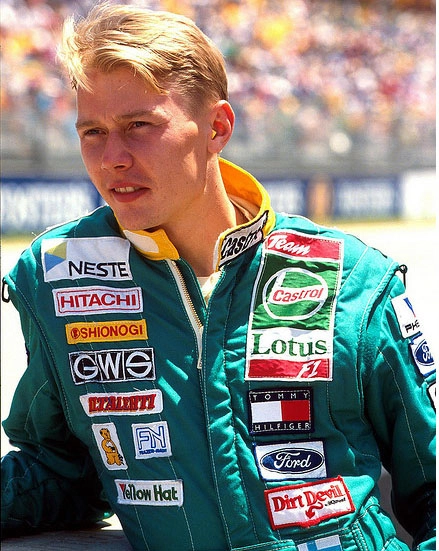 Hakkinen em 1991, com o macacão repleto de patrocínios da Lotus, que era impusionada pelos motores Judd. Foto: Divulgação