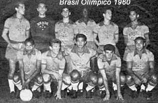 Anos 60. O primeiro em pé é Nonô, seguido pelo goleiro Carlos Alberto (ex-Lusa). O quinto em pé é Roberto Dias, seguido pelo lateral-esquerdo Décio Teixeira. Paulinho é o segundo agachado, seguido por China (ex-Botafogo) e Gérson (o Canhotinha de Ouro).
