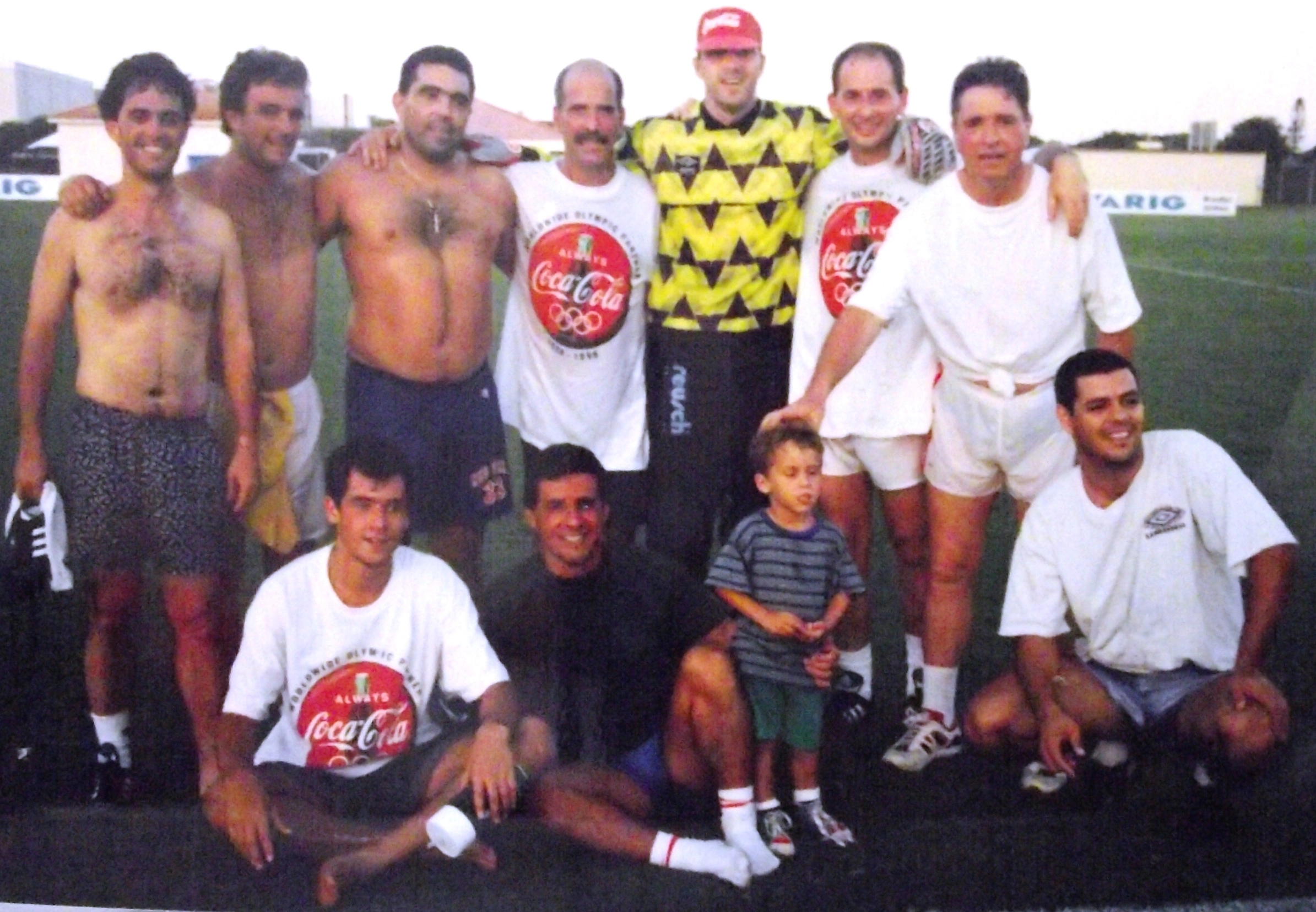 Em Miami, no ano de 1996, durante a Olimpíada de Atlanta, depois da pelada. Da esquerda para direita, em pé: Fernando Fernandes, duas pessoas não identificadas, Mario Sérgio Pontes de Paiva, pessoa não identificada, Zeca Maraston e Ely Coimbra. O fotógrafo é Tatá Muniz. Foto: Arquivo pessoal Tatá Muniz