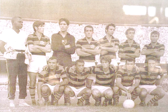 Em 20 de abril de 1969 o Flameno perdeu por 2 a 0 para o Botafogo. Em pé: Murilo, Domingues, Onça, Jaime Valente, Carlinhos e Paulo Henrique. Agachados: Zélio, Liminha, Doval, Dionísio e Luis Henrique. Foto enviada por Marcus Rouanet Machado de Mello