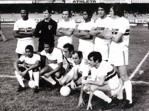 Tricolor antes de partida no Morumbi. Em pé estão Jurandir, Sérgio, Arlindo, Gilberto, Édson Cegonha e Forlan; agachados vemos Terto, Teodoro, Toninho Guerreiro, Gérson e Toninho II