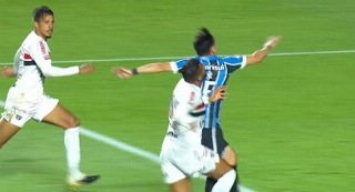 Confronto entre tricolores foi aquém do esperado. Foto: Reprodução/Twitter