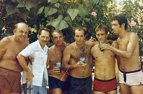 Personalidade forte, um cigarrinho na mão e um copo de cerveja. Gérson (quarto a partir da esquerda), o canhota, nunca conseguiu ser falso