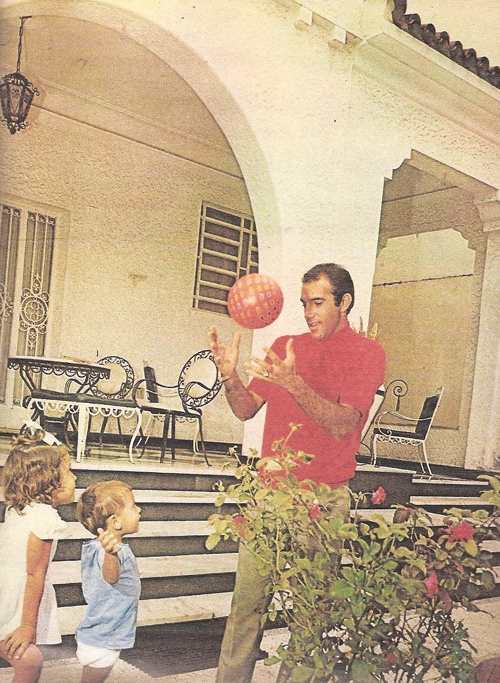 Gérson com os dois filhos em Niterói, em 1969. A foto foi enviada ao site pelo internauta Walter Peres