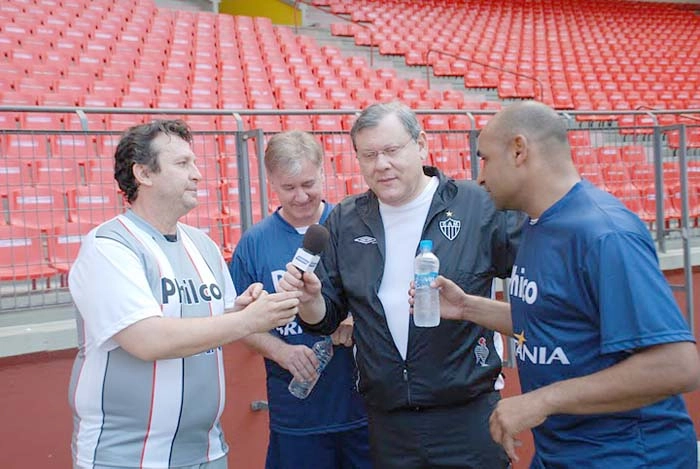 Neto, Antonio Roberto Gazin (presidente do Grupo Gazin), Milton Neves e Emerson Puma, na Arena da Baixada