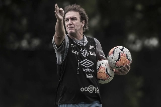 Técnico Cuca não poderá contar com o zagueiro Lucas Veríssimo e o atacante Marinho. Foto: Ivan Storti/Santos FC