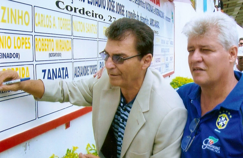 No dia 8 de dezembro de 2007, Jair Pereira esteve na cidade de Cordeiro-RJ, assinando o famoso Muro da Fama do Cordeiro FC