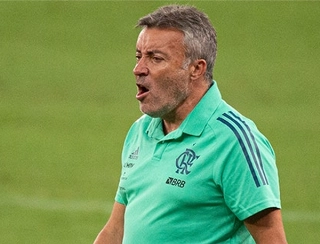 Técnicos gringos, como Domènec Torrent, estão fazendo sucesso no Brasil. Que tal cartolas estrangeiros também? Foto: Alexandre Vidal/Flamengo