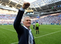 Didier Deschamps  - Ex-volante e treinador de futebol