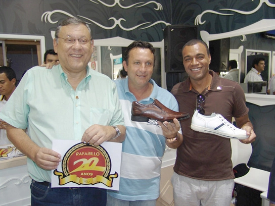 Promovendo a marca Rafarillo na Couromoda 2011, com Milton Neves e Denílson. Foto: Marcos Júnior/Portal TT