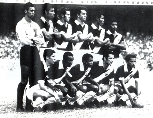 Vasco da Gama de 1968. Em pé: Pedro Paulo, Brito, Buglê, Fontana, Norival e Ferreira. Agachados: Nado, Danilo Menezes, Nei, Bianchini e Silvinho.