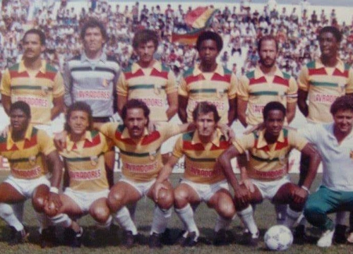 Barretos em 1986. Em p&eacute;: Z&eacute; Moraes, &Eacute;ber, Pedrinho, Dem&aacute;, Guerra e Jorge Lima. Agachados: Fraz&atilde;o, Douglas, Aluisio Guerreiro, Ademir e Marquinhos