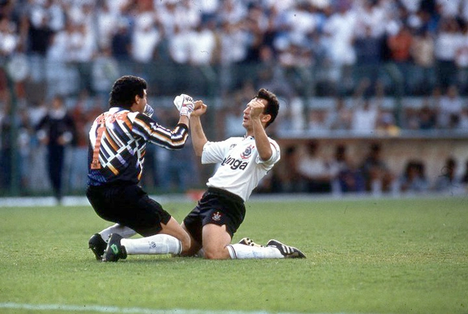 O goleiro Ronaldo e Neto se destacavam entre os demais jogadores pela raça e amor ao Corinthians. Foto: Rede Social