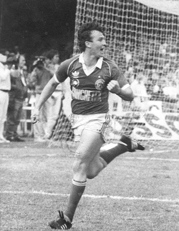 Neto comemorando gol pelo Guarani, sua equipe do coração ao lado do Corinthians. Foto: Rede Social