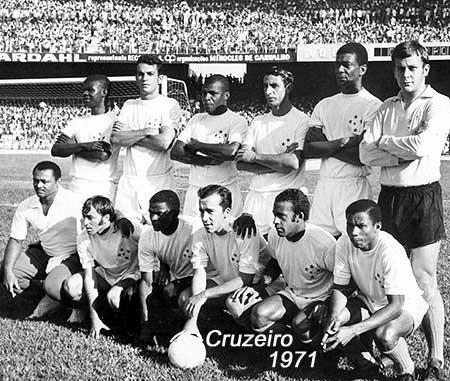 EM PÉ: Vanderlei, Fontana, Pedro Paulo, Piazza, Mário Tito e Raul. AGACHADOS: Nocaute Jack, Natal, Zé Carlos, Tostão, Dirceu Lopes e Rodrigues