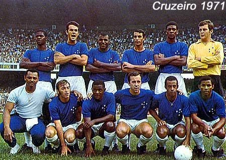 O Cruzeiro trouxe do Rio os substitutos de Willian e Procópio: Fontana e Mário Tito ( ex-Bangu e já falecido). EM PÉ: Vanderlei, Fontana, Pedro Paulo, Piazza, Mário Tito e Raul. AGACHADOS: Nocaute Jack, Natal, Zé Carlos, Tostão, Dirceu Lopes e Rodrigues